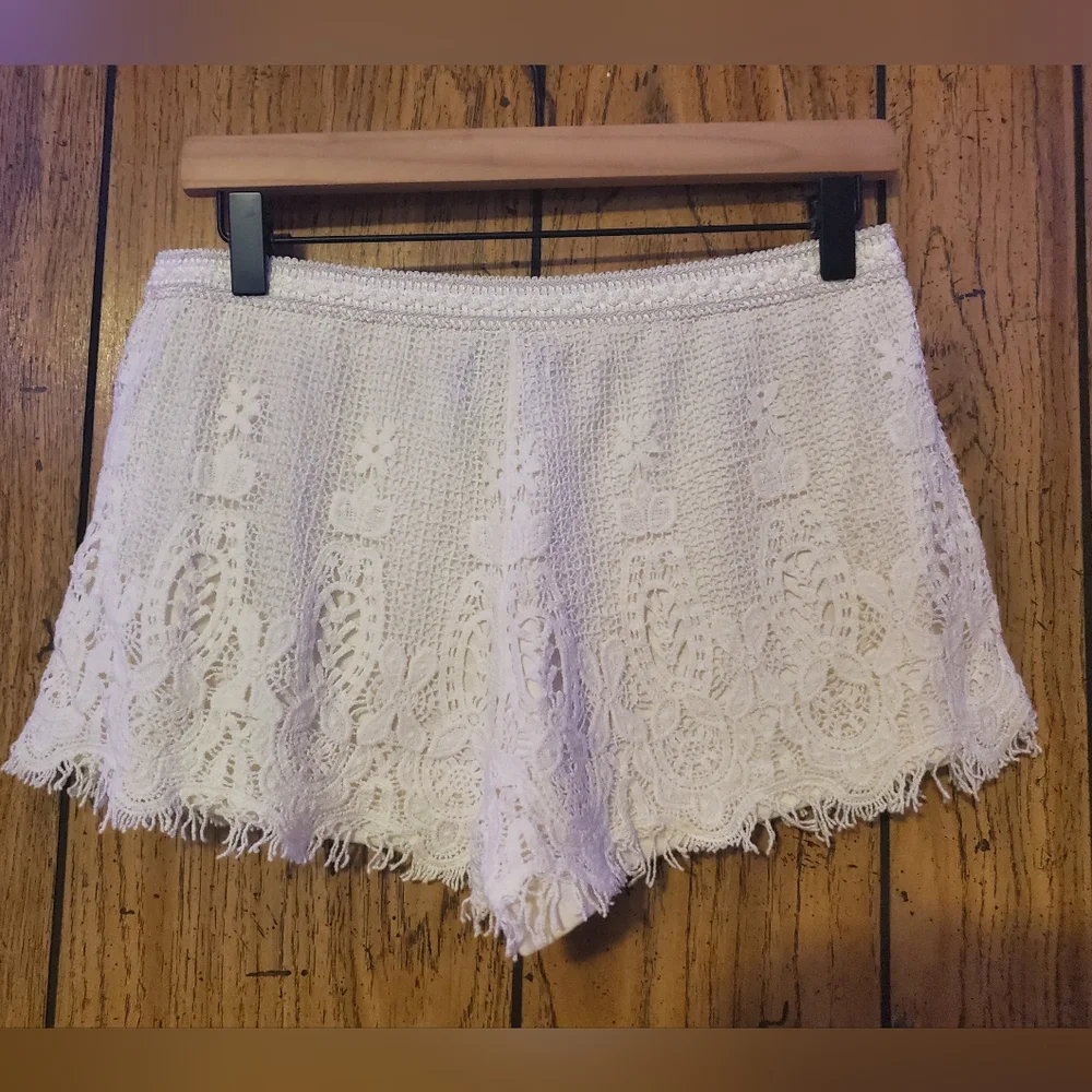 FIRE LOS ANGELES White Lace Overlay Shorts - Large - Picture 3 of 4